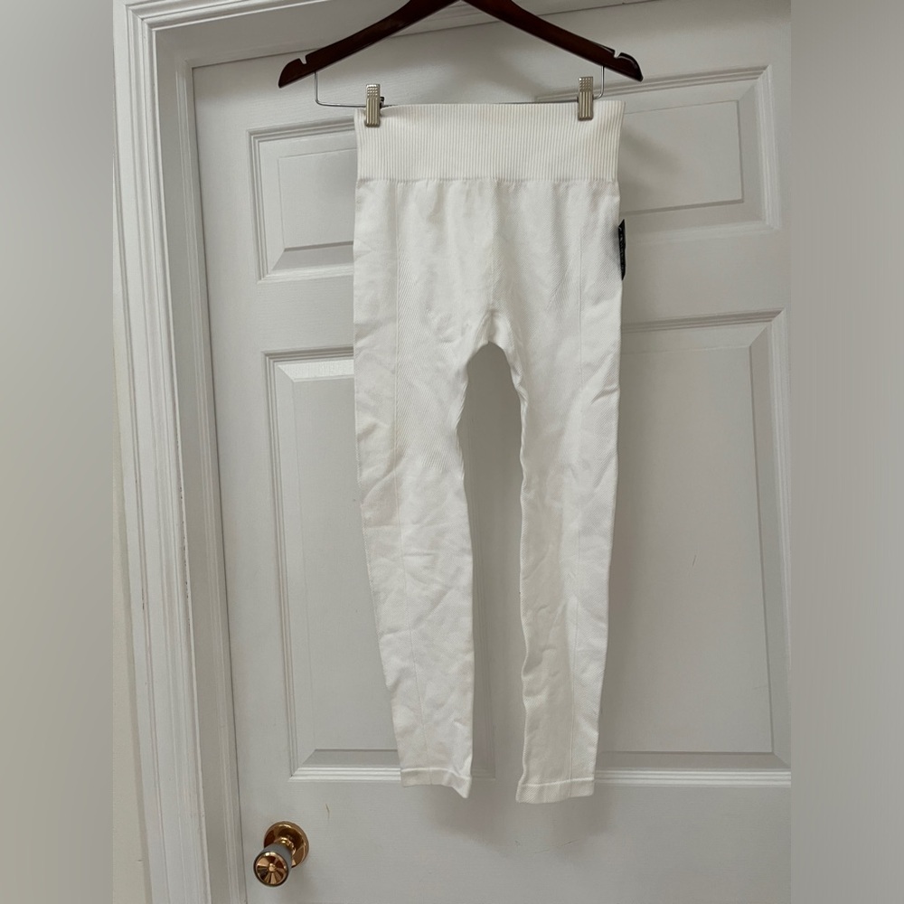 NWT White leggings size medium